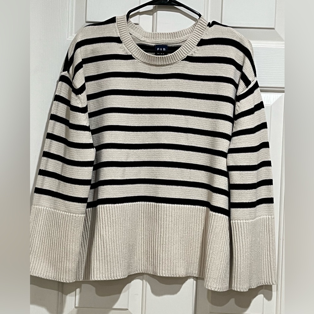 GAP 24/7 SPLIT-HEM CREWNECK Striped Black and Cream Knit Sweater WOMEN SIZE L